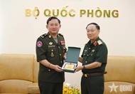 Lt. Gen. Thai Dai Ngoc receives Cambodian guest